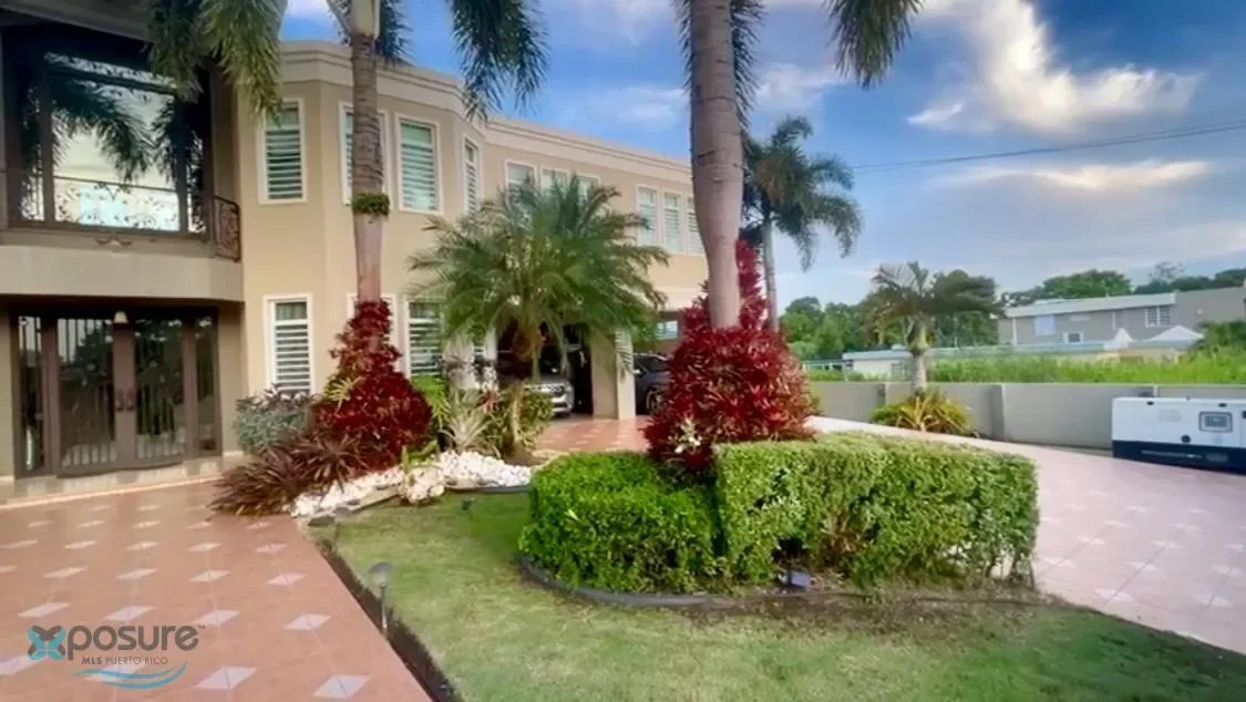 Exterior photo 2