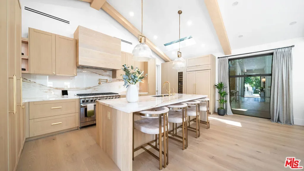1914 N Laurel Canyon Boulevard, Los Angeles, California, United States. - Photo 12