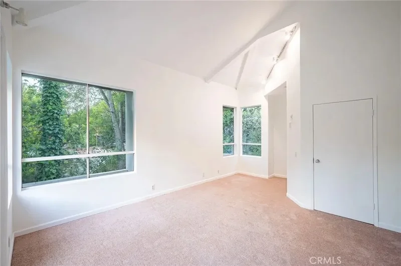 1833 Roscomare Road, Los Angeles, California, United States. - Photo 32