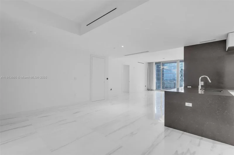 300 Biscayne Boulevard Way 3009W, Miami, Florida, United States. - Photo 29