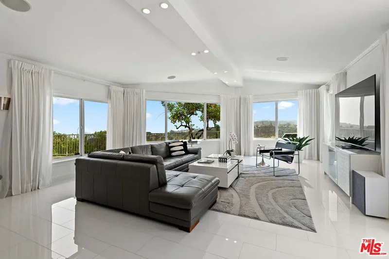14652 Deervale Place, Los Angeles, California, United States. - Photo 31