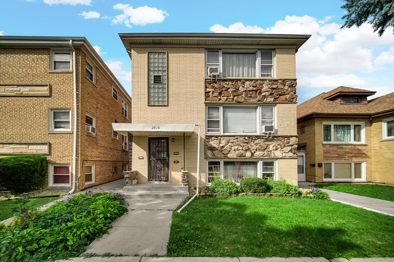 2510 N 72nd Court, Elmwood Park, Illinois, United States. - Photo 16