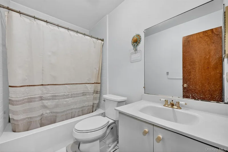5 Schettig Court, Spring Valley, NY 10977, Spring Valley, New York, United States. - Photo 19
