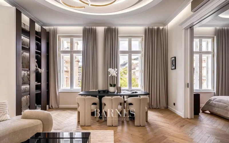 Two-bedroom, panoramic luxury apartment with view to the Basilica