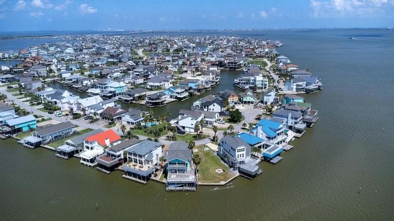 135 Isles End Road, Tiki Island, TX 77554, Galveston, Texas, United States. - Photo 3