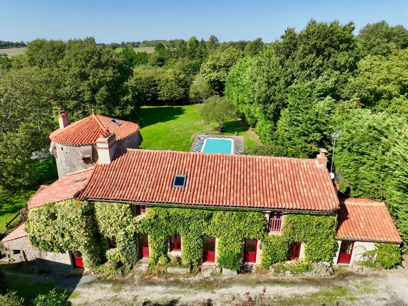 Les Herbiers, Pays de la Loire, France. - Photo 1