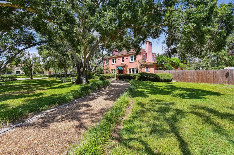 100 72nd Street S, St Petersburg, FL 33707, St. Petersburg, Florida, United States. - Photo 7