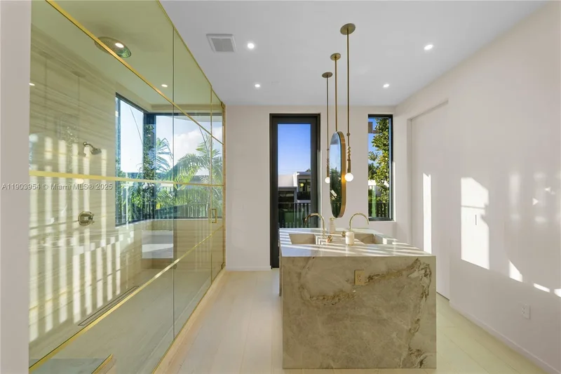 2053 N Bay Rd, Miami Beach, Florida, United States. - Photo 10