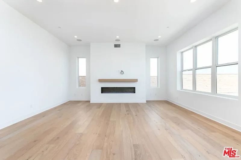 11770 N Hillsborough Lane, Los Angeles, California, United States. - Photo 19