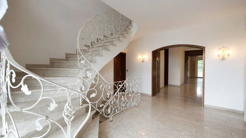 Representative villa estate in a prominent southern city location