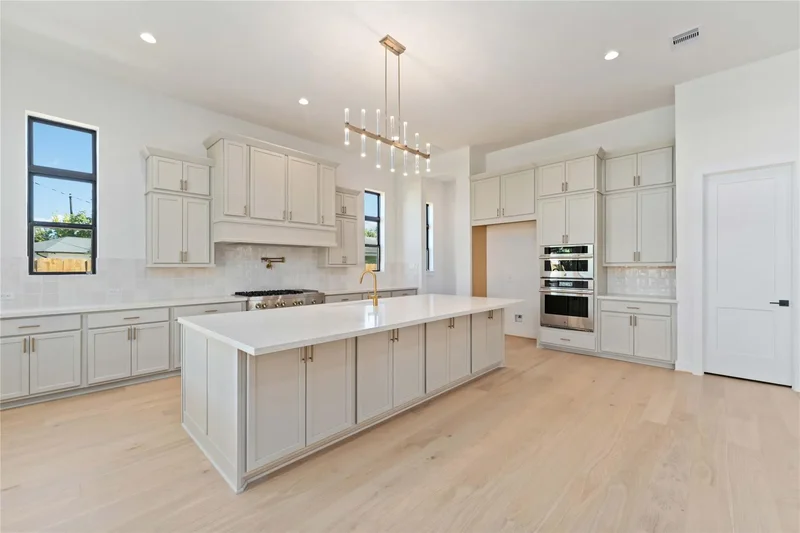 1458 Oak Tree Drive, Houston, Texas, United States. - Photo 2