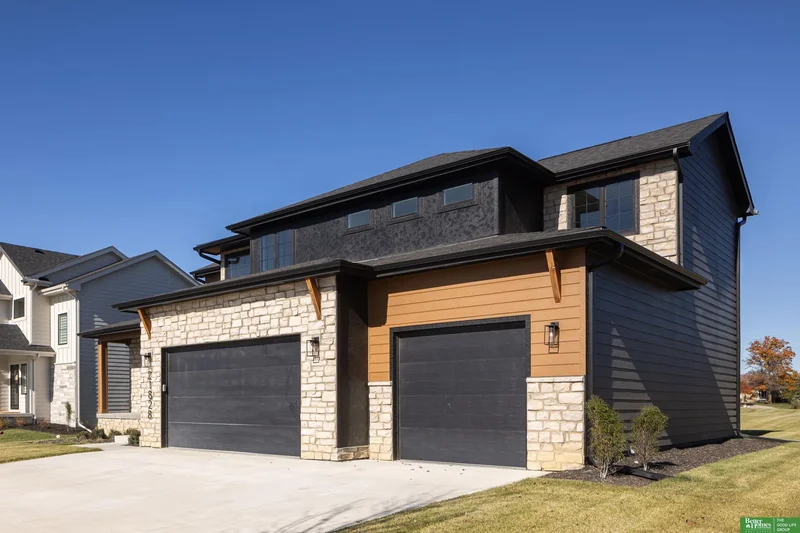 21828 Grover Street, Elkhorn, NE 68022, Omaha, Nebraska, United States. - Photo 37