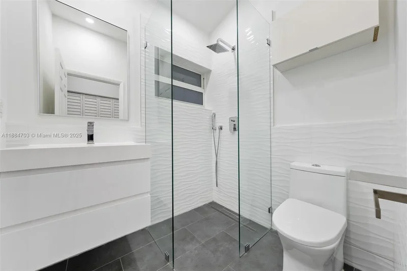 1825 Alamanda Dr, North Miami Beach, Florida, United States. - Photo 19