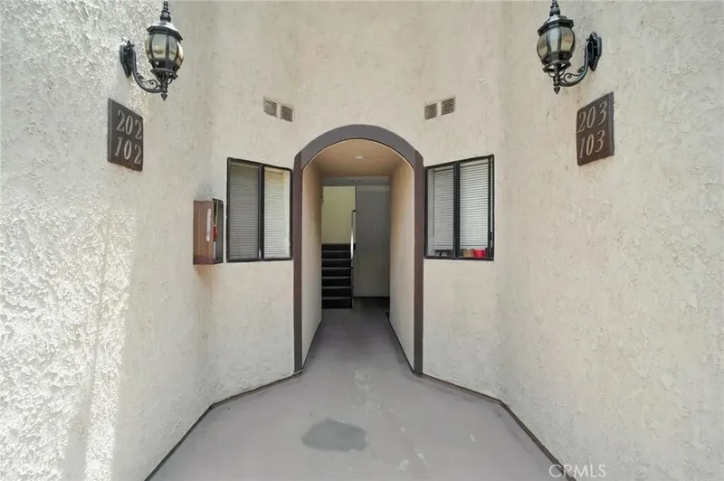 1207 N Columbus Avenue, Glendale, California, United States. - Photo 7