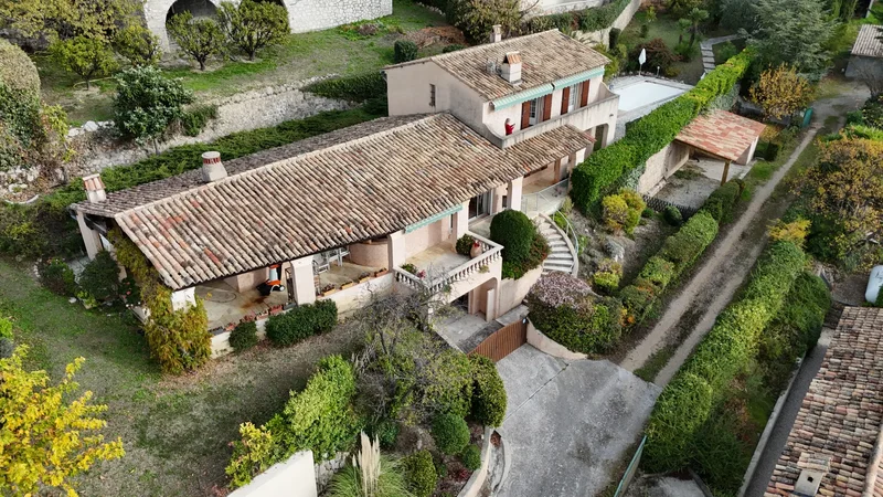 Village of St Jeannet - Villa with sea view and swimming pool