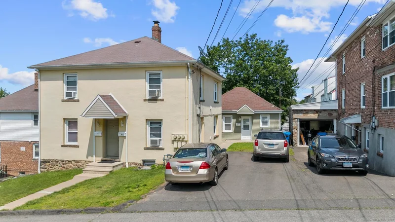 11 Units, Bristol, Connecticut, United States. - Photo 17