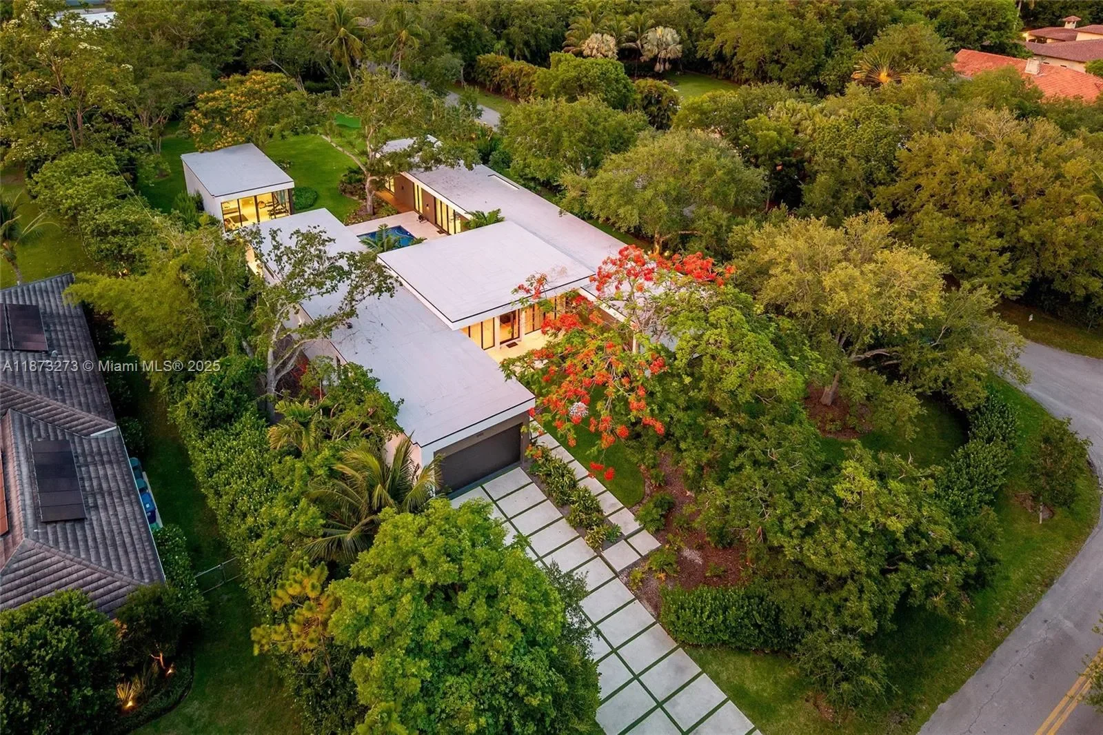 12100 SW 79th Ave, Coral Gables, Florida, United States. - Photo 70