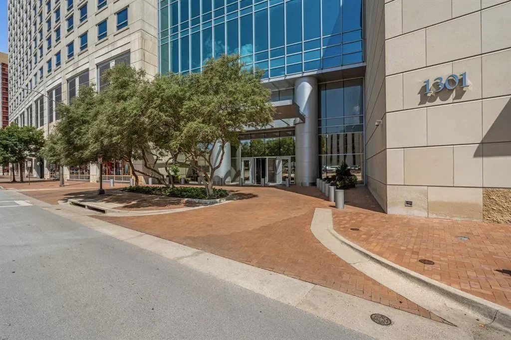 1301 Throckmorton Street 2402, Fort Worth, Texas, United States. - Photo 4