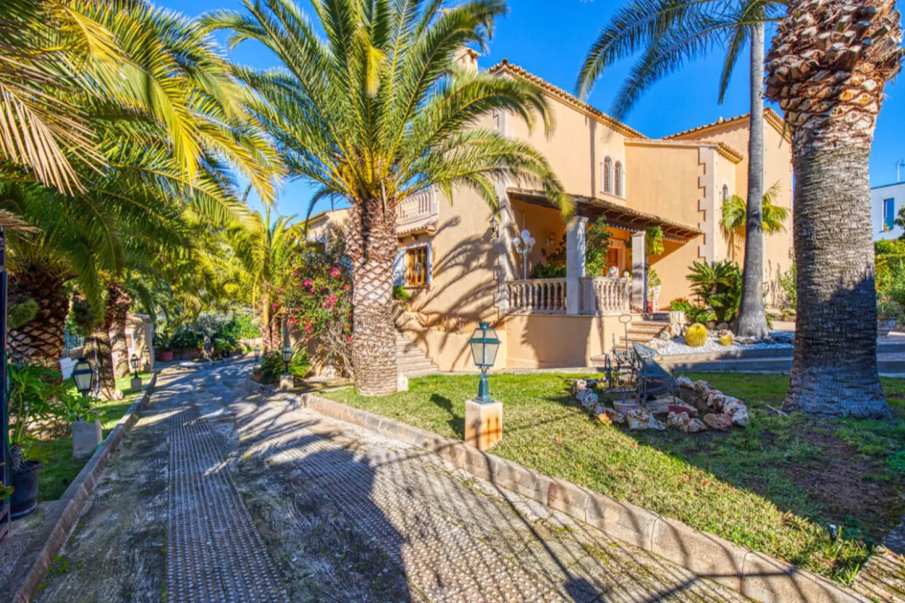 Exterior photo 11