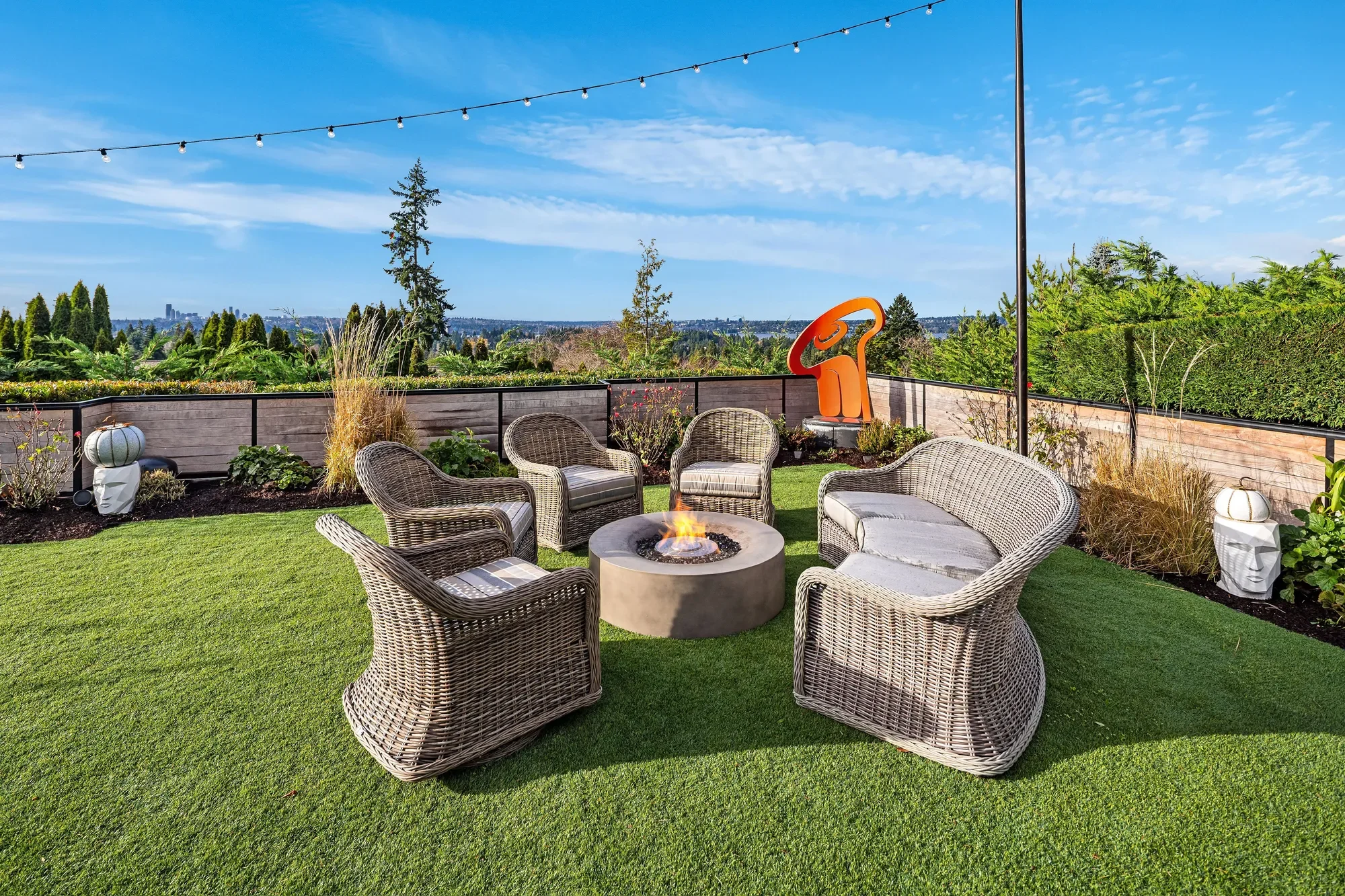 9600 Northeast 28th Street , Clyde Hill, WA 98004, Bellevue, Washington, United States. - Photo 14