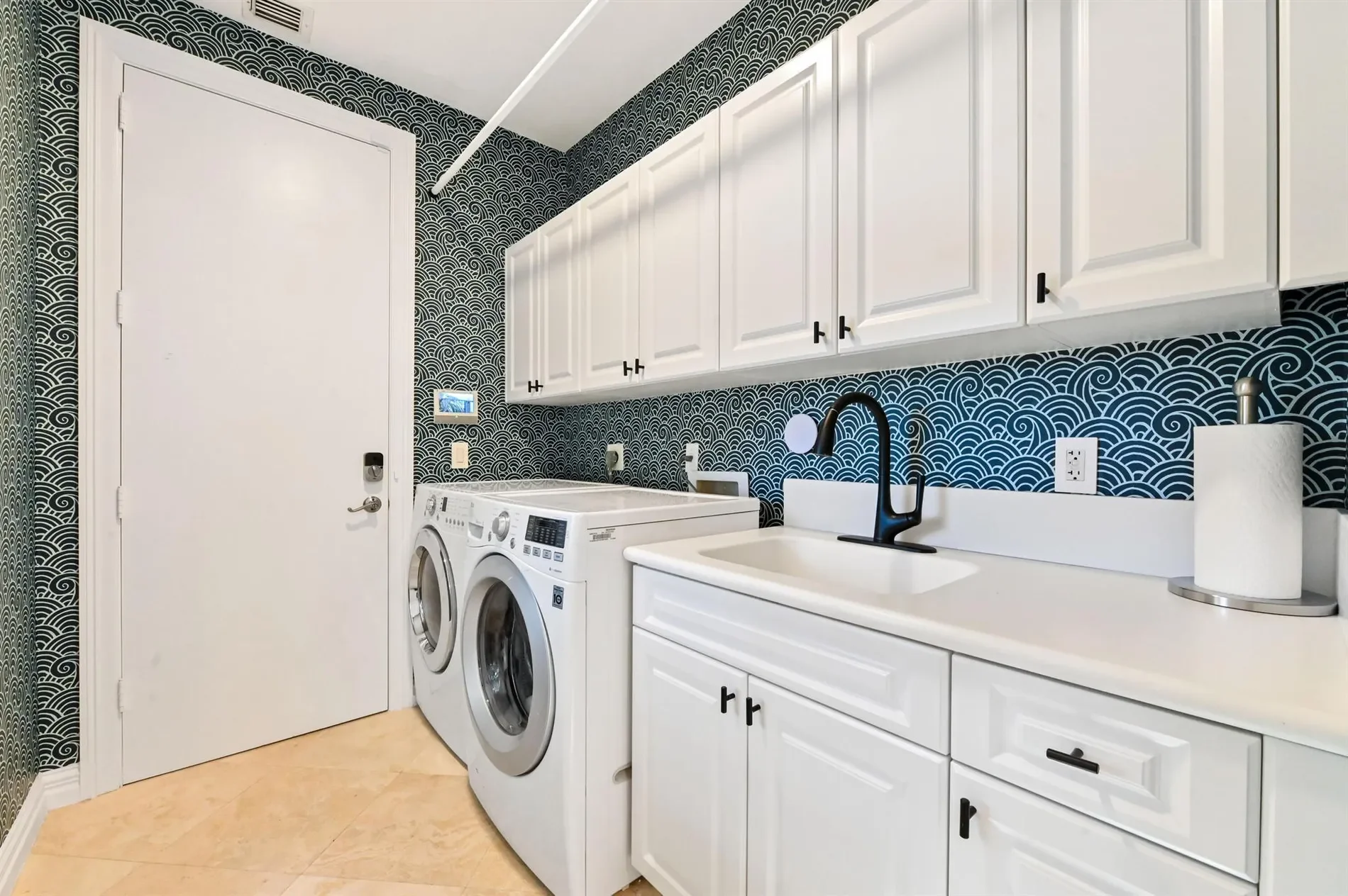200 N Lake Drive, Lantana, Florida, United States. - Photo 38