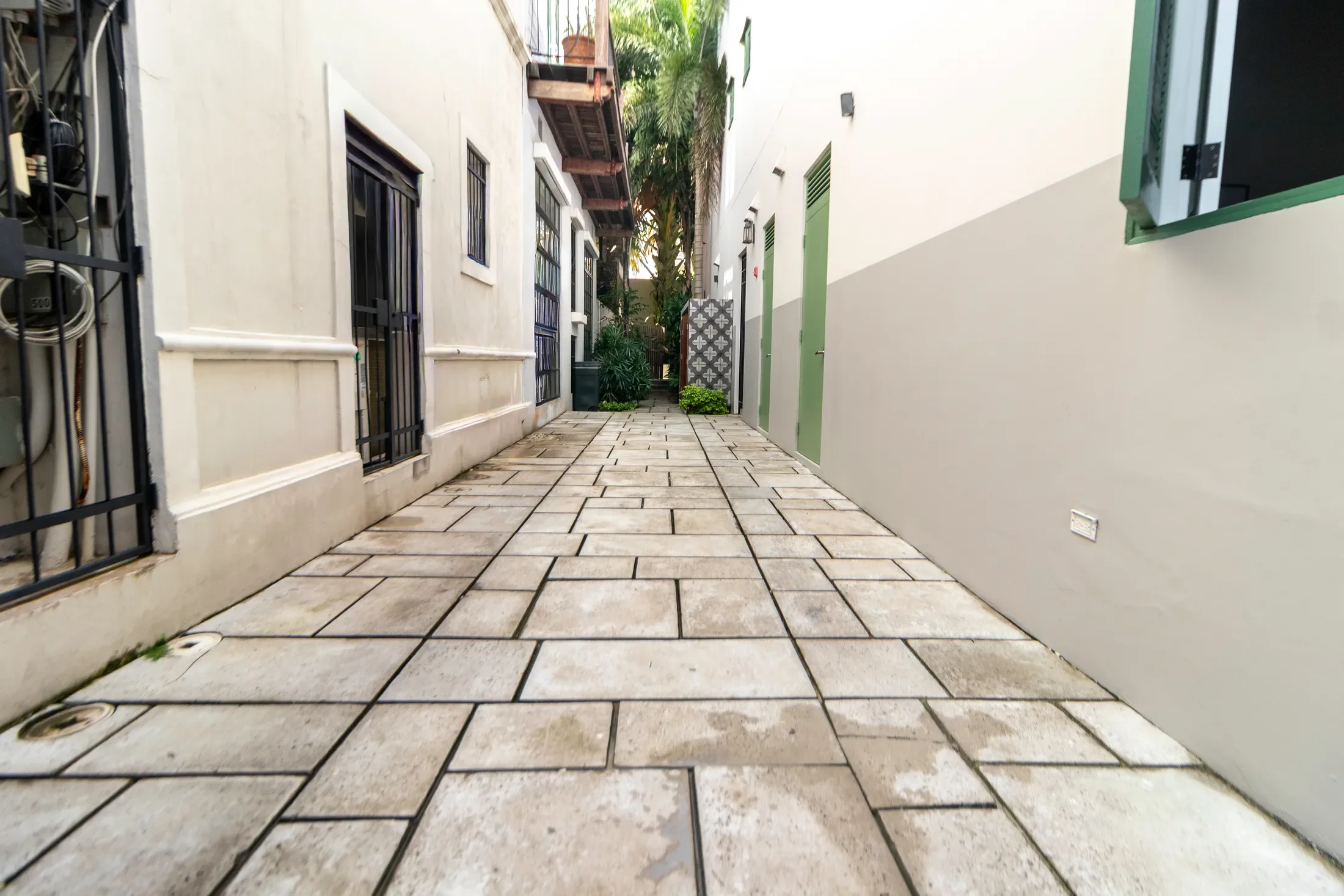 Exterior photo 8