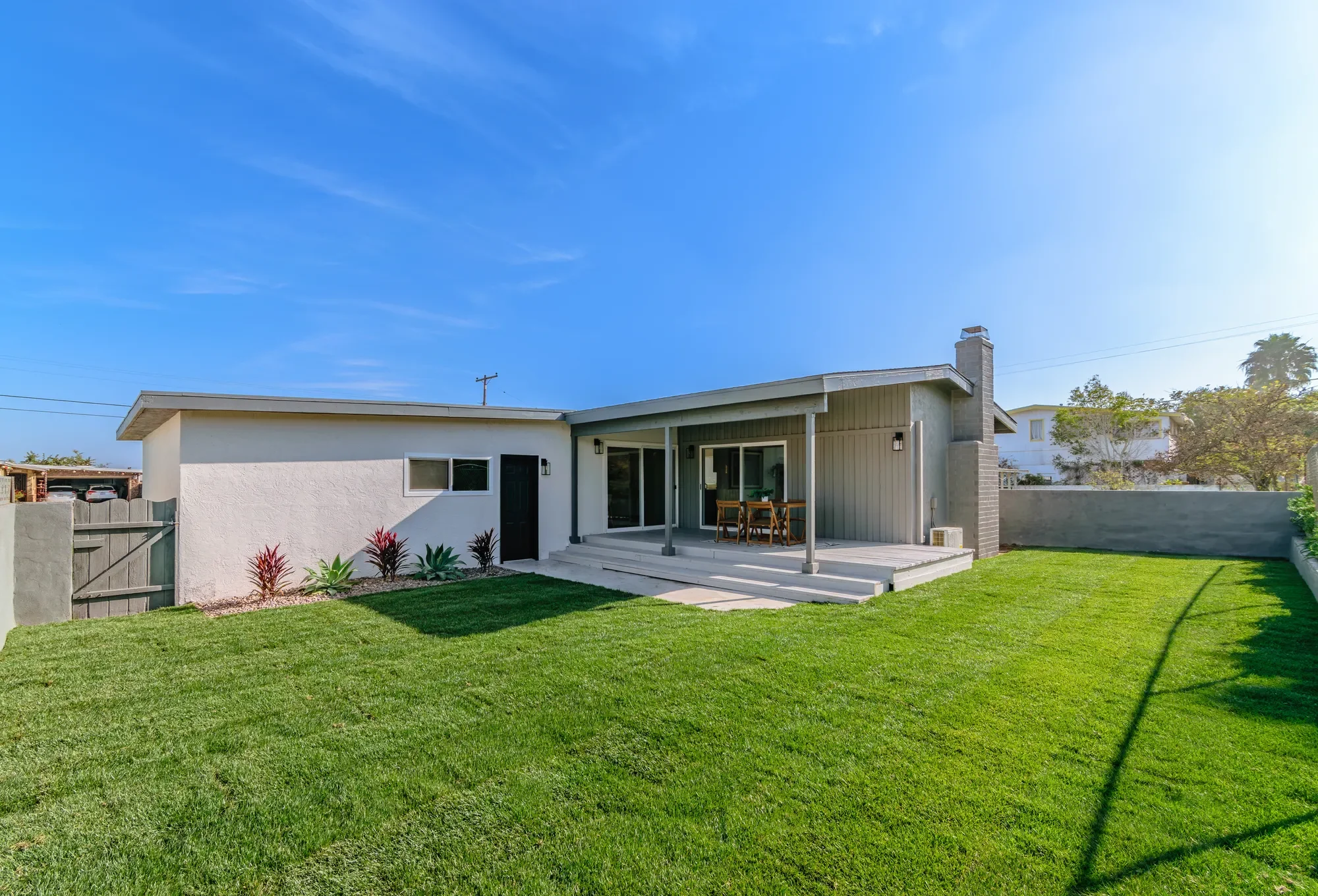Exterior photo 4