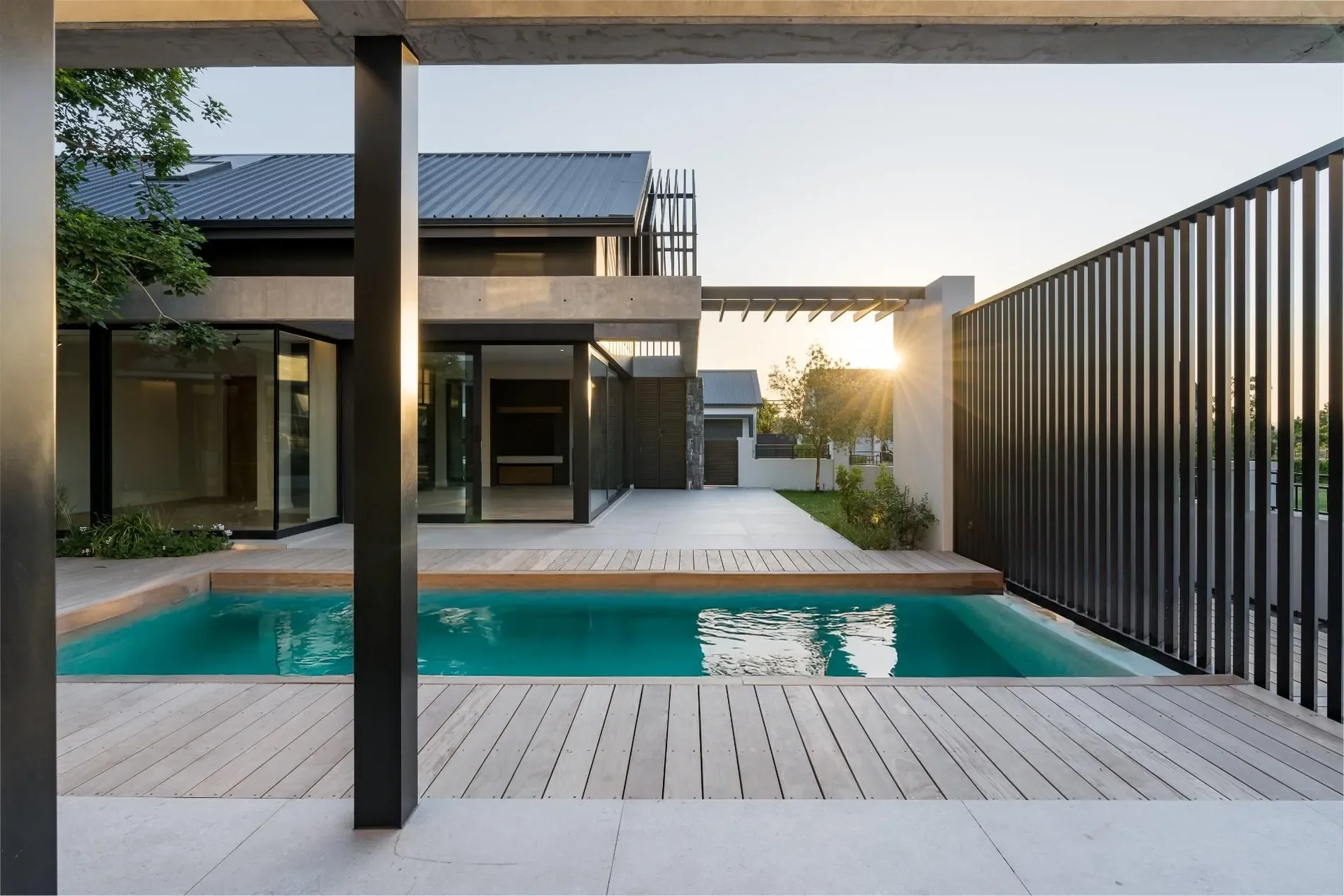 Exterior photo 6