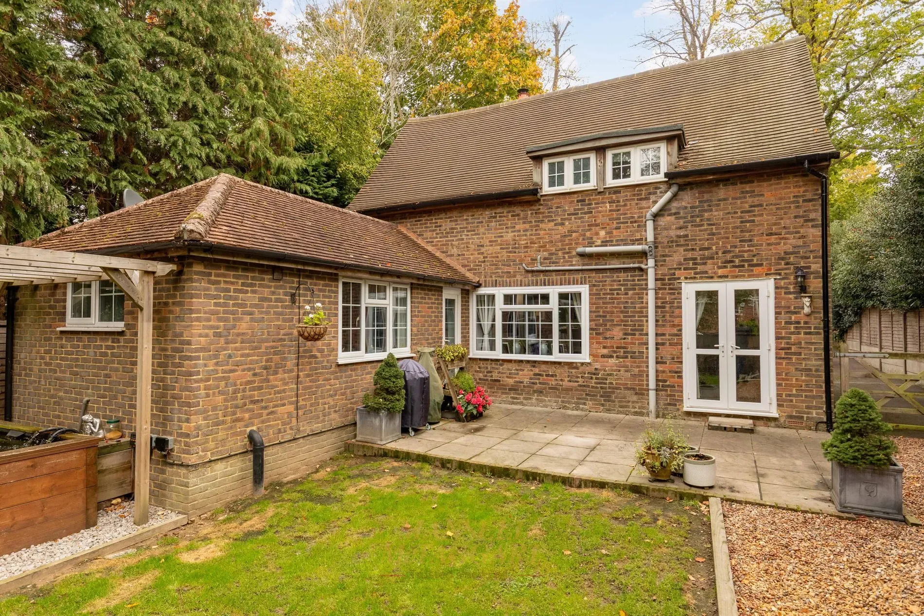 Exterior photo 9