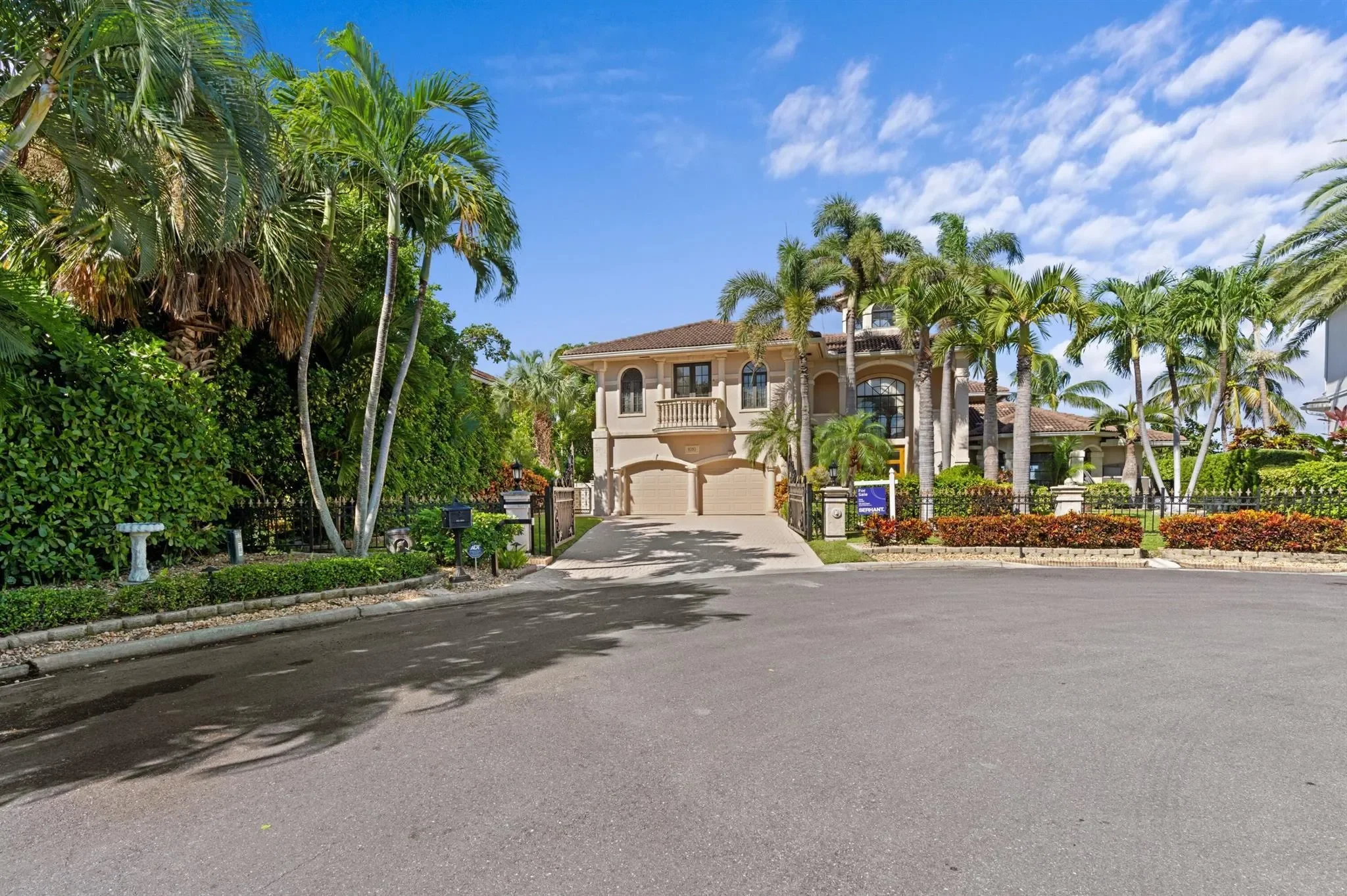 1010 Pine Point Road, Riviera Beach, Florida, United States. - Photo 17