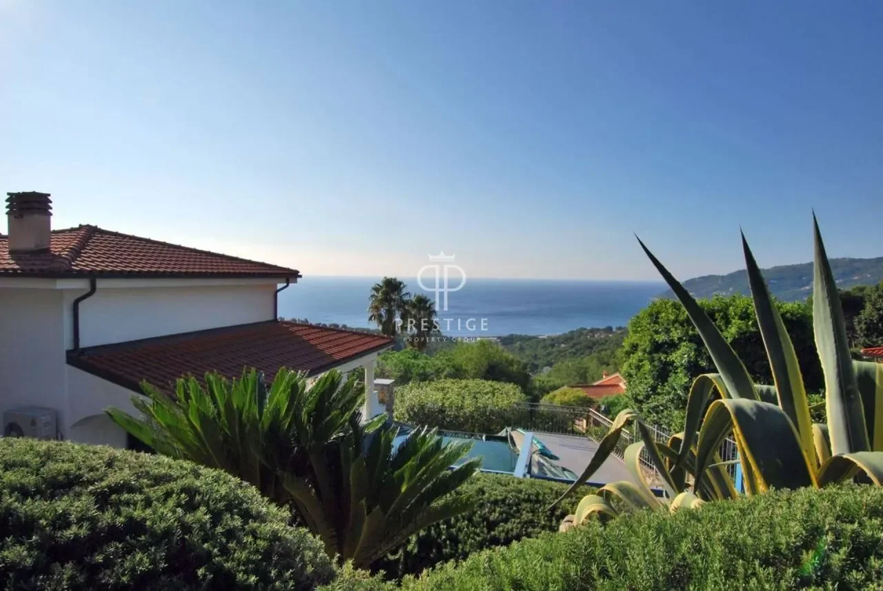 Stunning 5 bedroom Villa for sale with sea view in Andora, Liguria