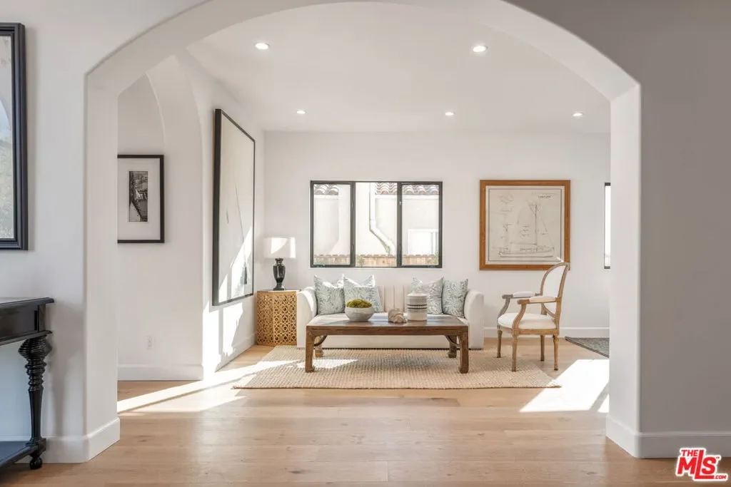 913 S Mullen Avenue, Los Angeles, California, United States. - Photo 22
