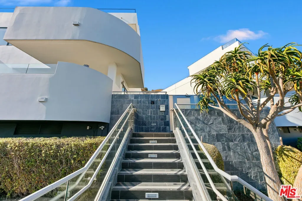 22065 Pacific Coast Highway 7, Malibu, California, United States. - Photo 5