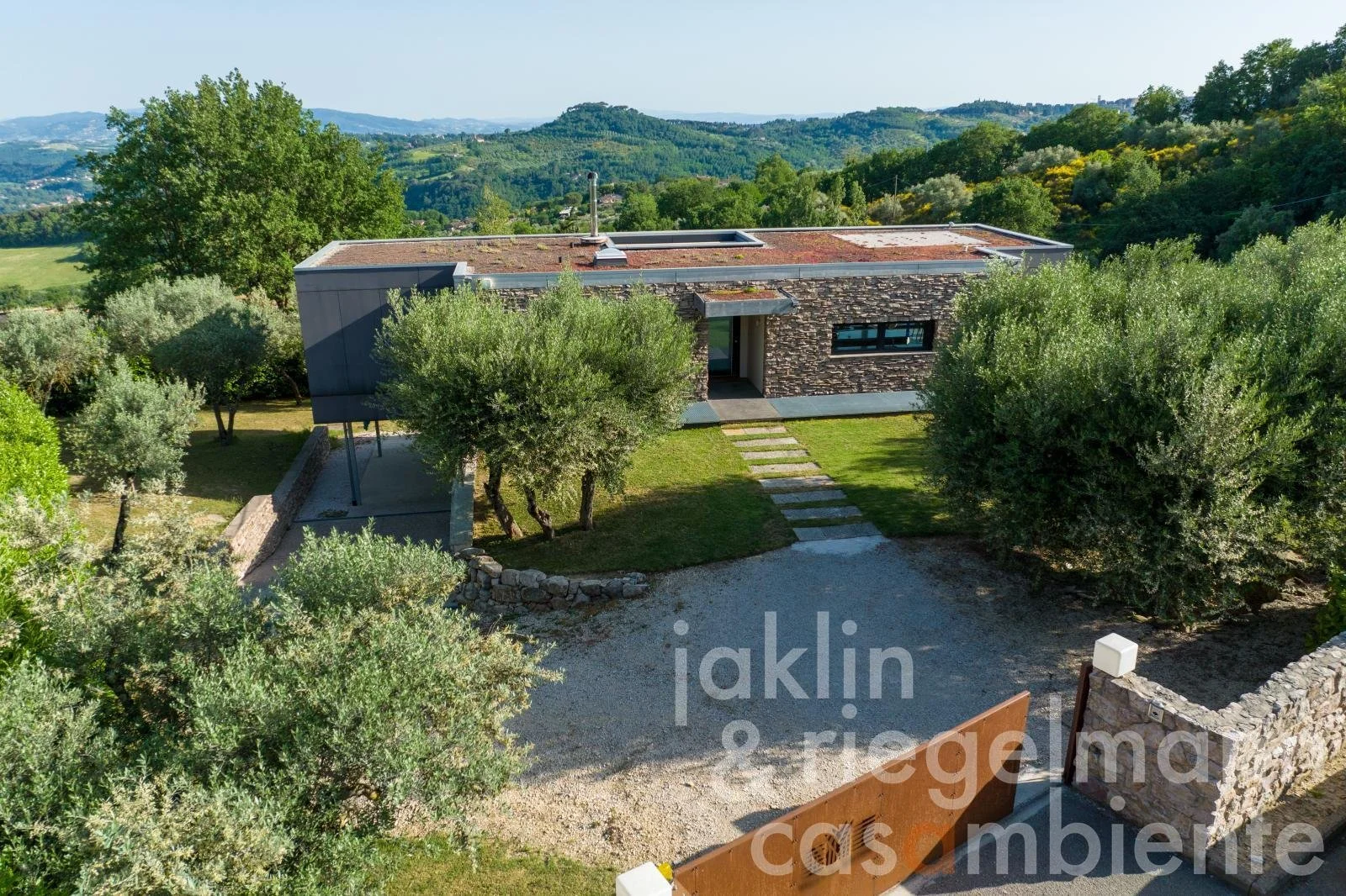 Exterior photo 9