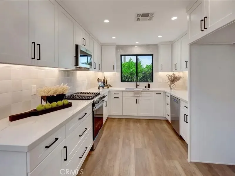 270 Albert Place, Costa Mesa, California, United States. - Photo 25