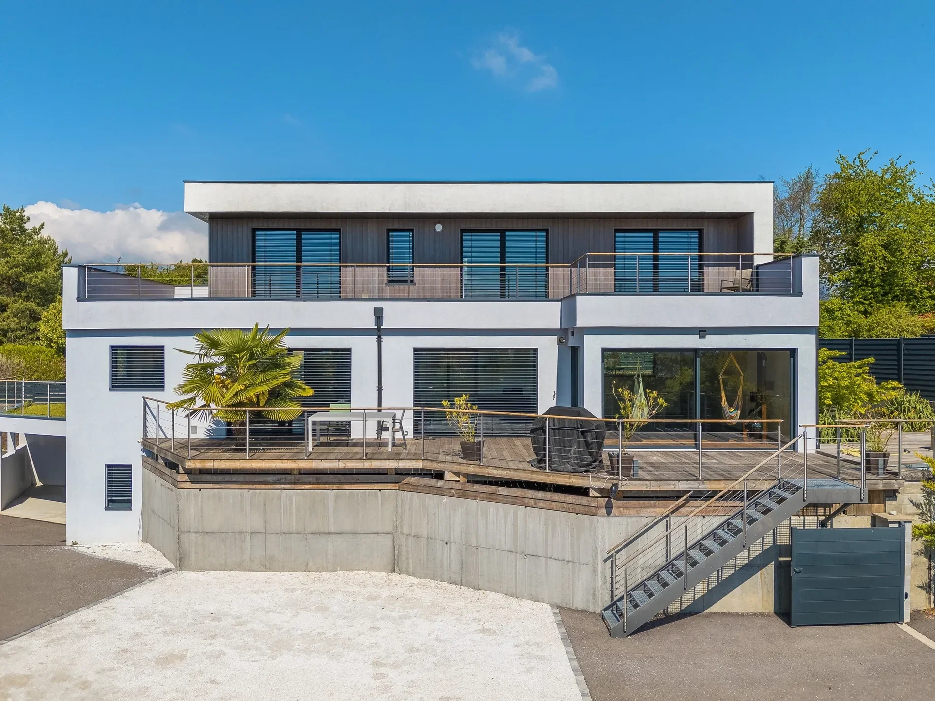 Exterior photo 5
