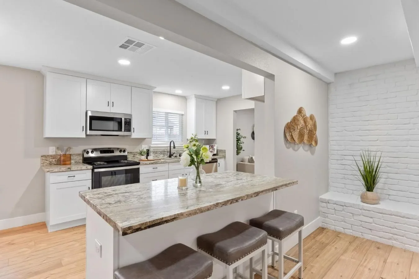 2449 Empress Street, Sacramento, California, United States. - Photo 11
