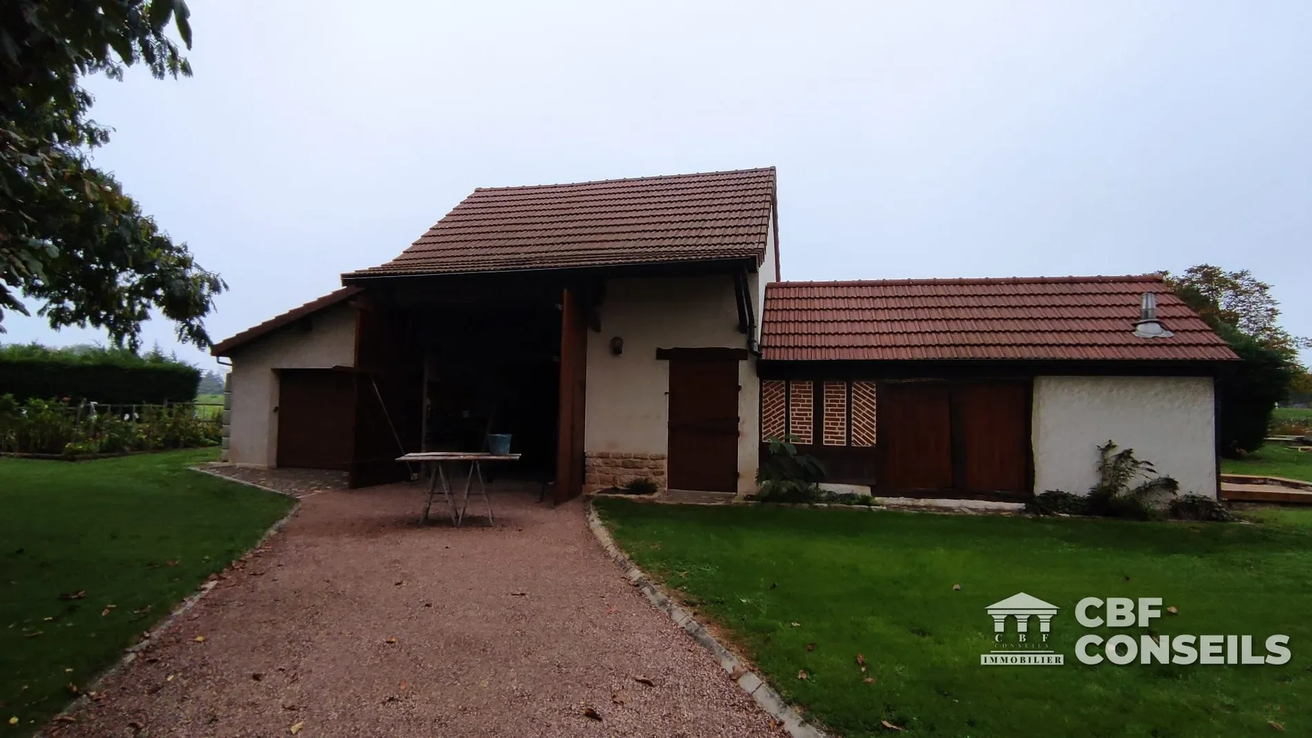 Exterior photo 7