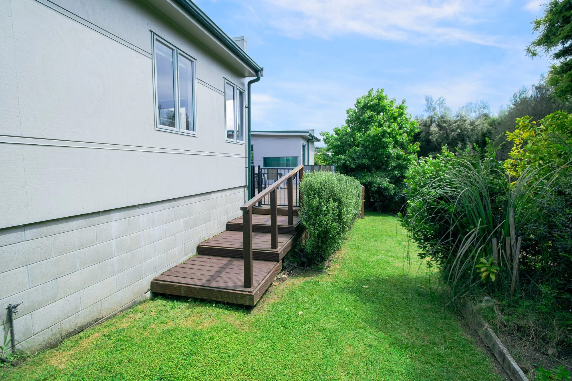 Exterior photo 6