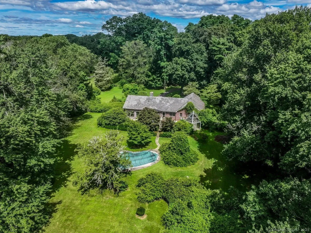 32 Locust Road, Greenwich, Connecticut, United States. - Photo 9