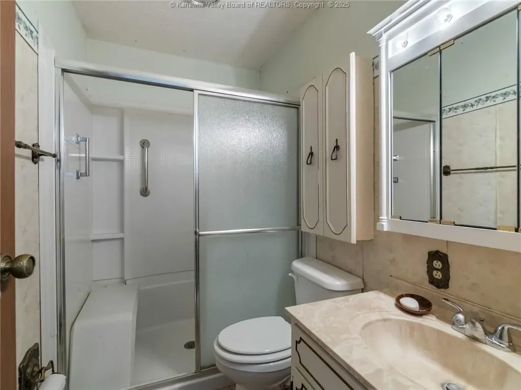 7886 Graham Station Rd., Letart, WV 25253, Letart, West Virginia, United States. - Photo 15