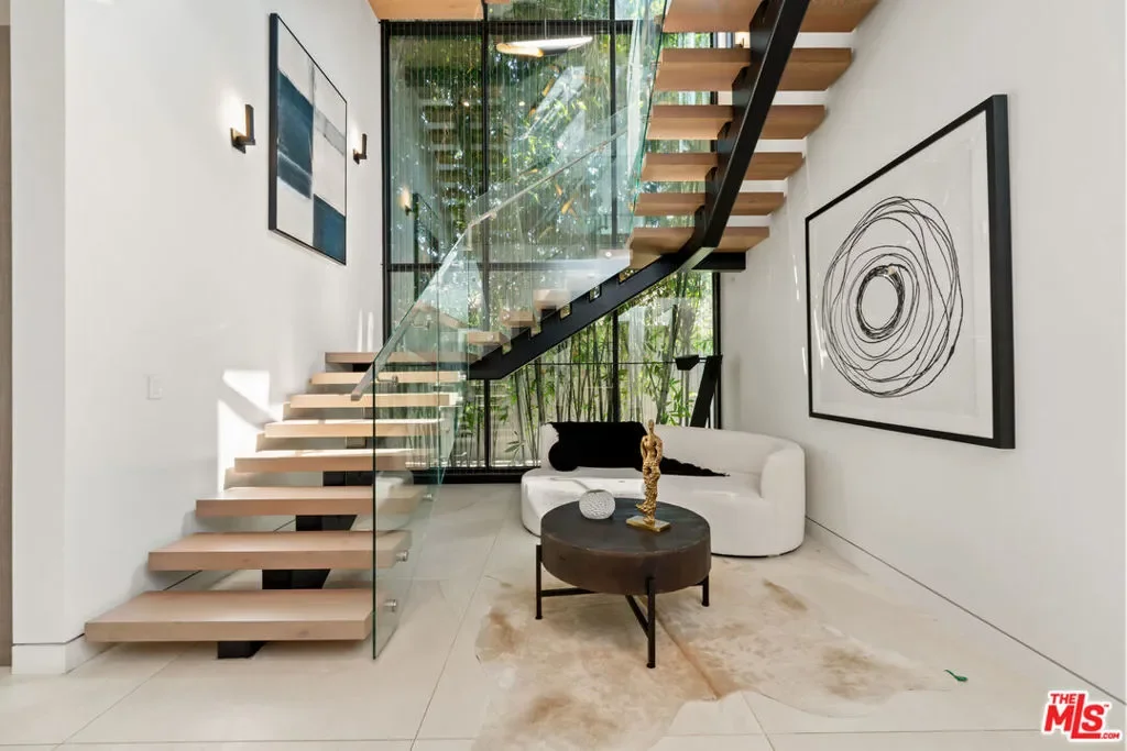 818 N Curson Avenue, Los Angeles, California, United States. - Photo 23
