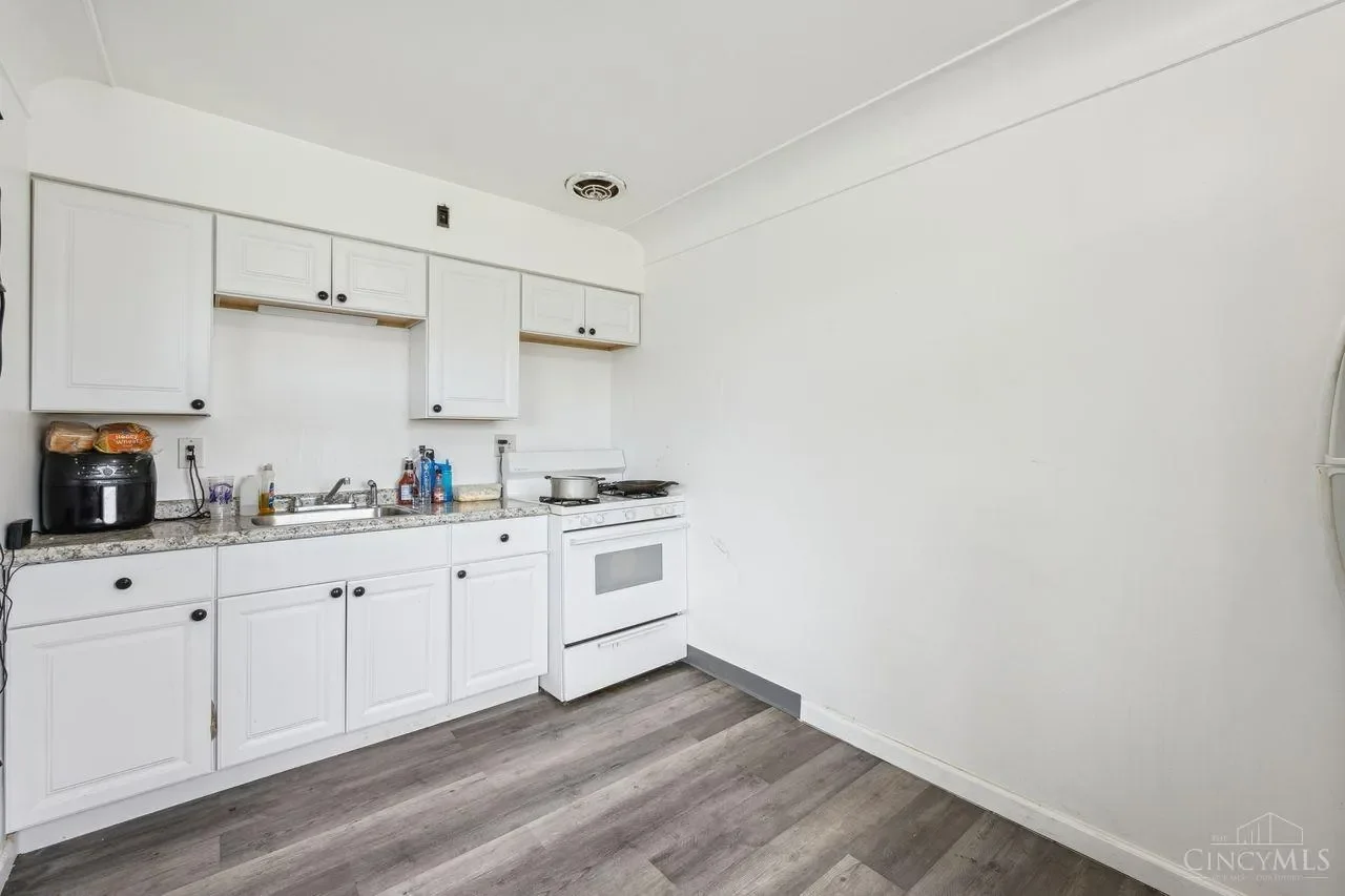 3048 Gilbert Avenue, Cincinnati, OH 45206, Cincinnati, Ohio, United States. - Photo 12