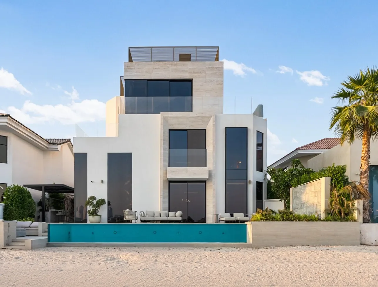 Exterior photo 1