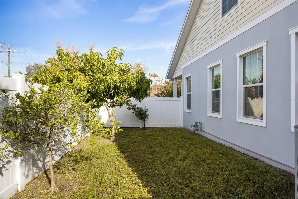 Exterior photo 10