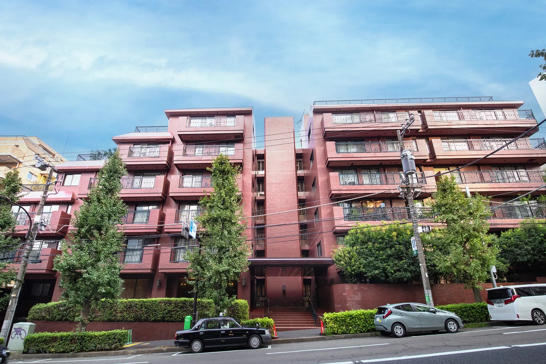 Exterior photo 5