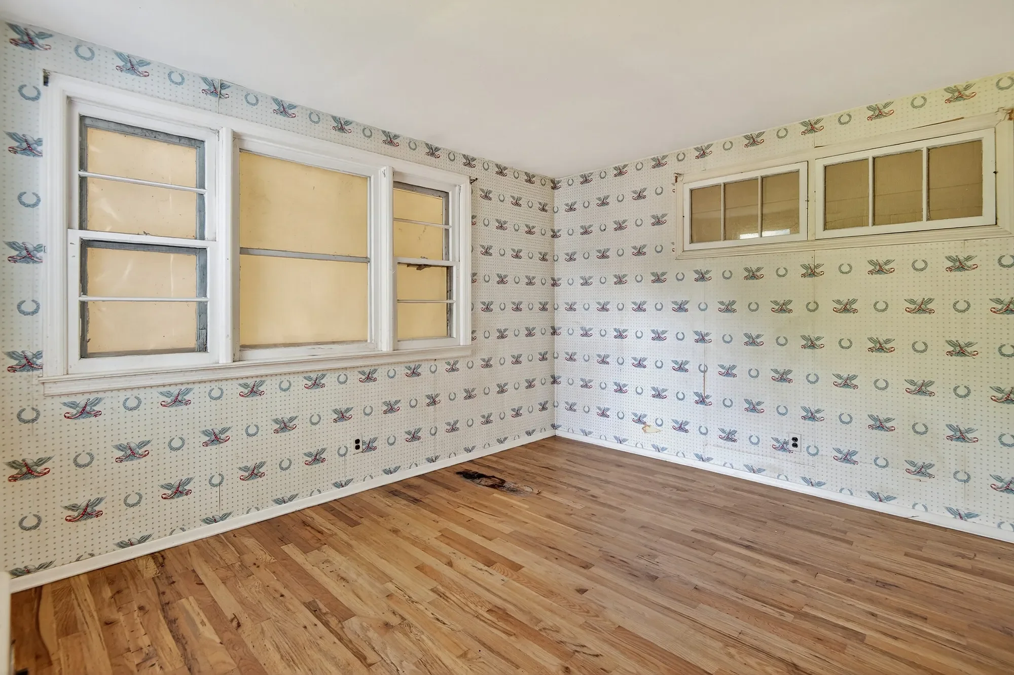 85 Aspinwall Street , Westbury, NY 11590, Salisbury, New York, United States. - Photo 2