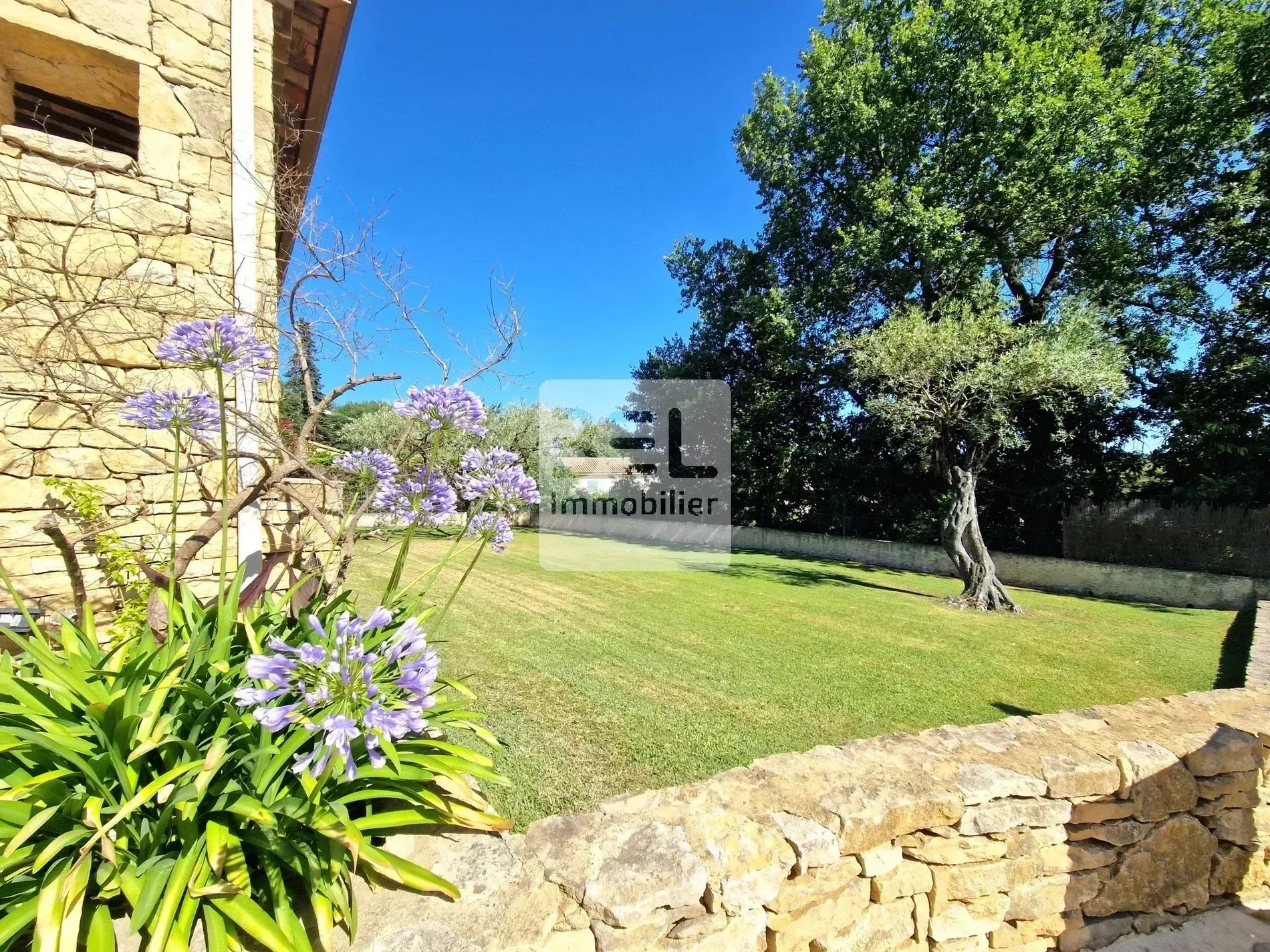 Exterior photo 5