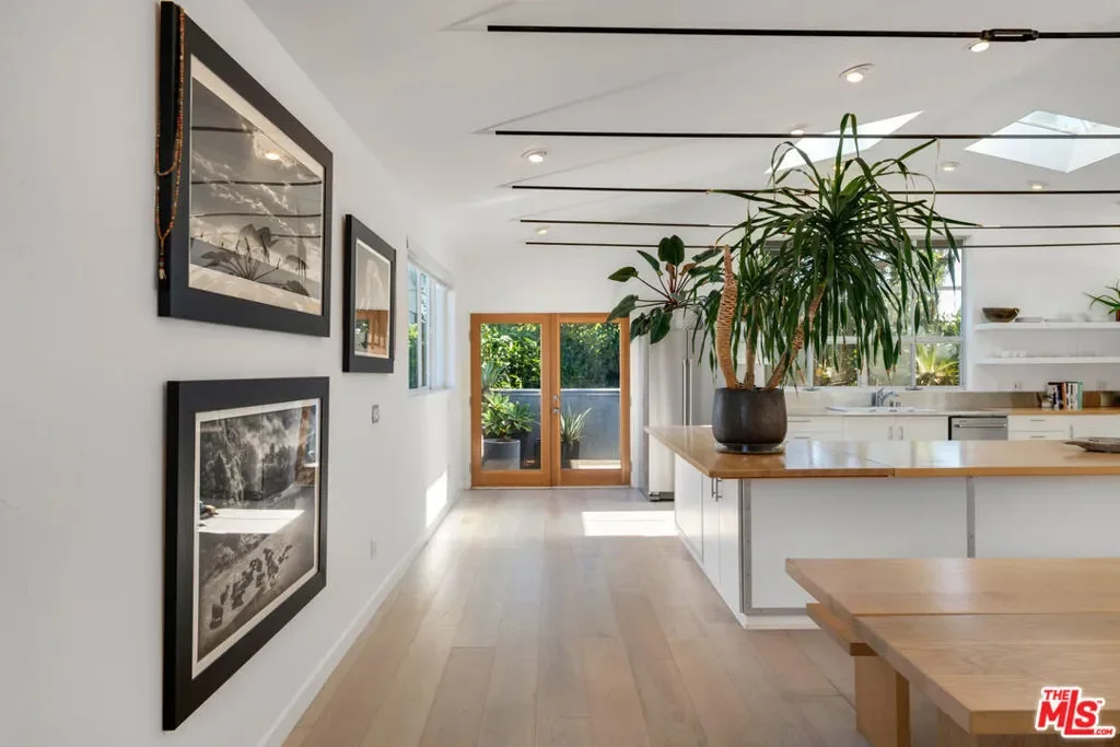 633 Santa Clara Avenue, Los Angeles, California, United States. - Photo 18