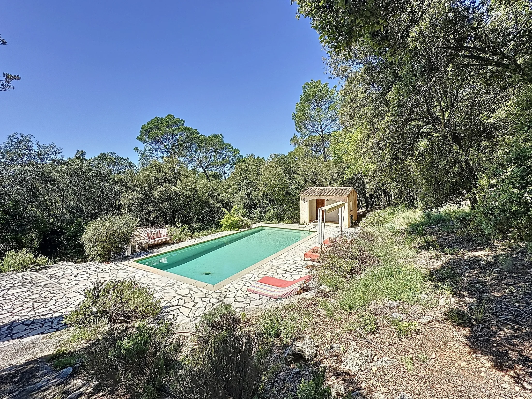 Exterior photo 4